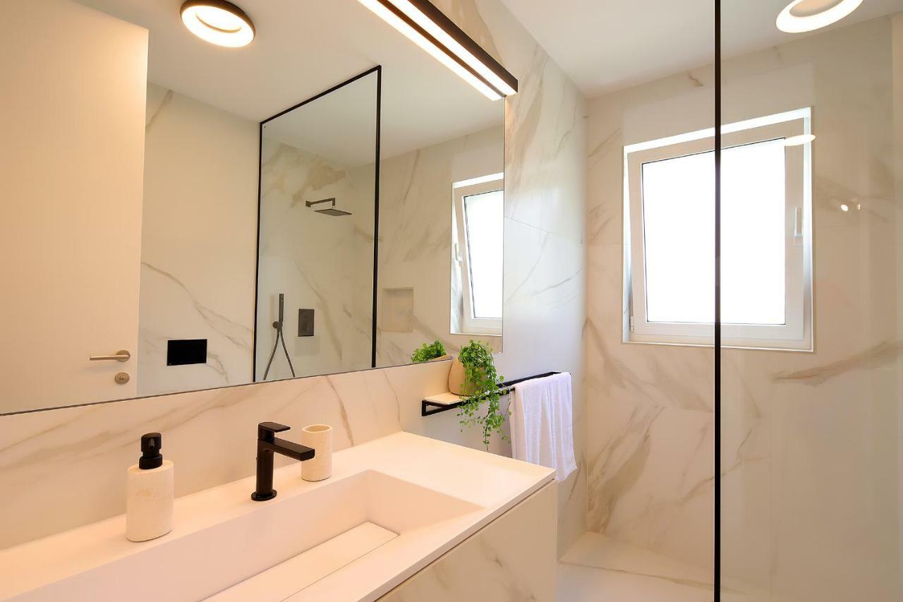 Stylish Apartment 100 M From The Beach Opatija Eksteriør billede