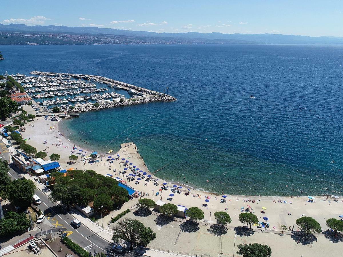 Stylish Apartment 100 M From The Beach Opatija Eksteriør billede